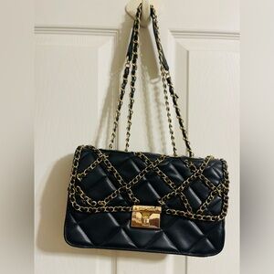Elegant Black Quilted Shoulder Bag with Gold Chain